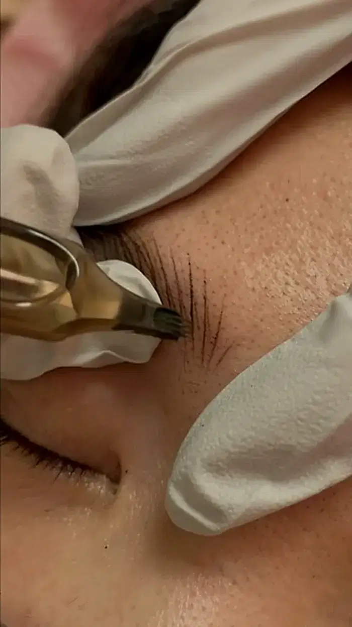 Micropigmentación de cejas con dermógrafo en Spa Belgrano